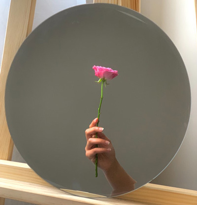 flower-in-mirror